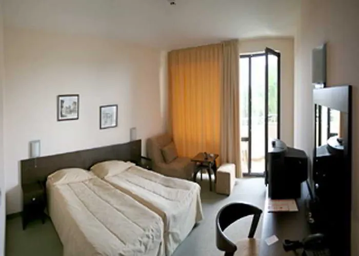 Отель Flamingo Sunny 4*